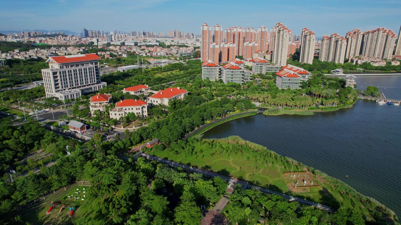 航拍厦门杏林湾绿道公园 3