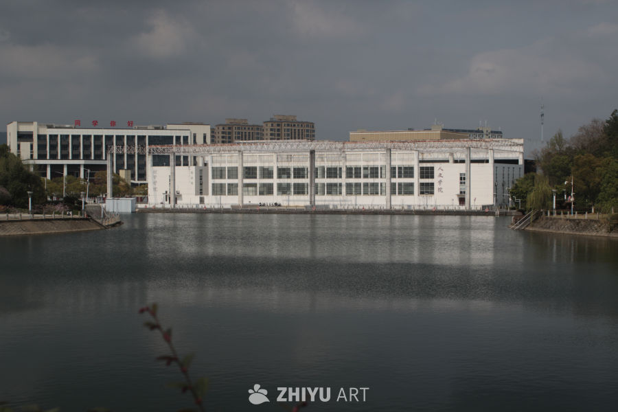 湖畔大学建筑