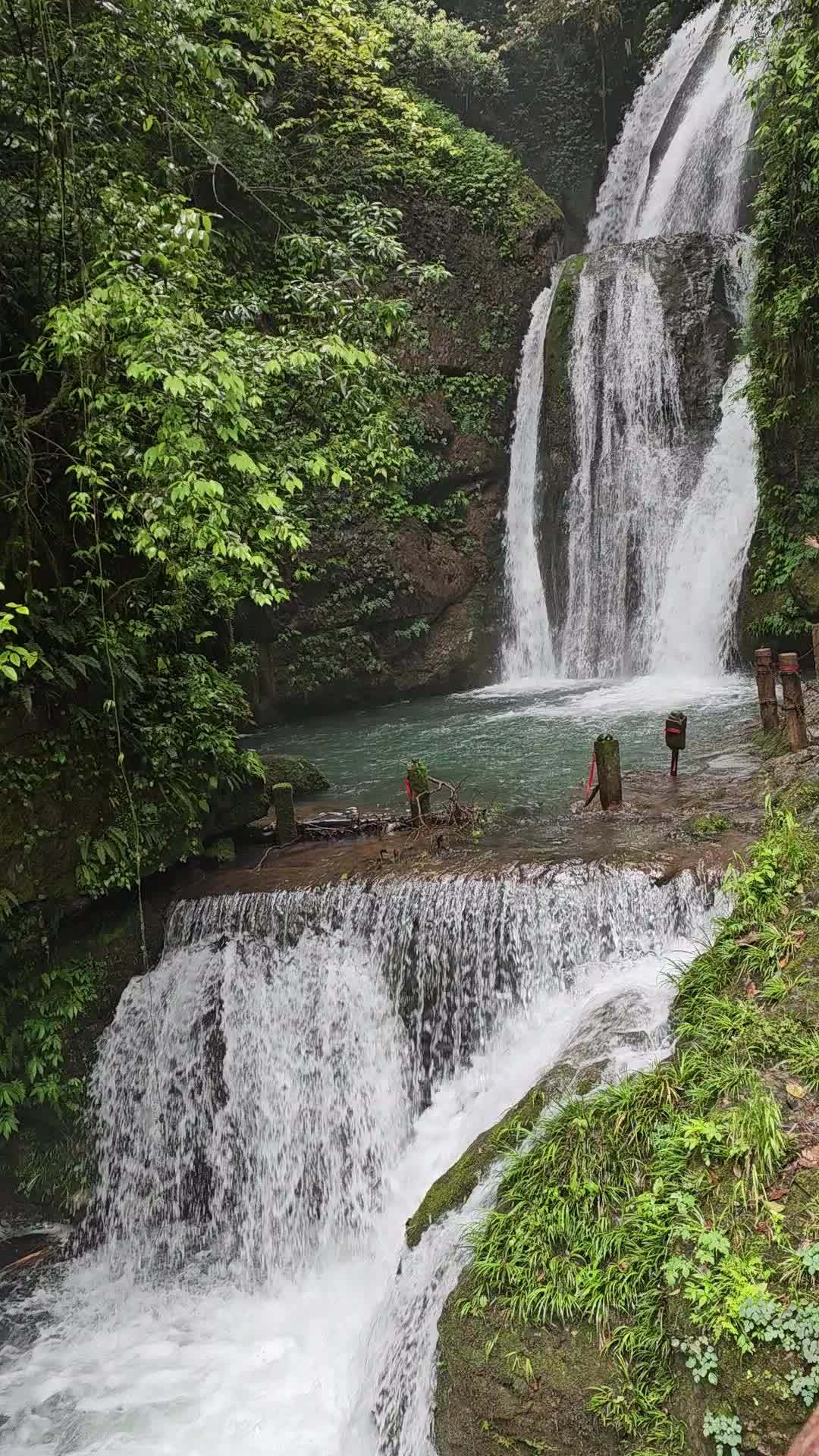 青城山后山瀑布