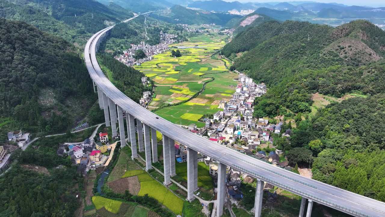 4k高速公路 稻田  乡村
