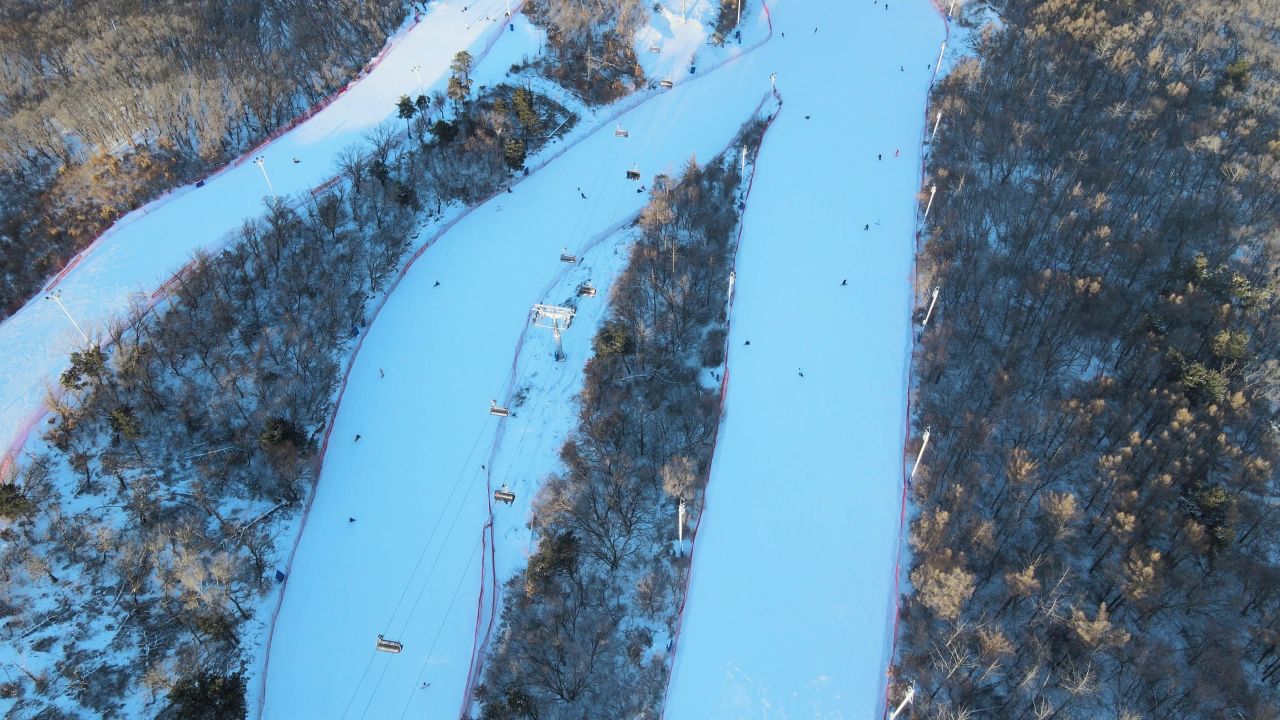 缆车雪山滑雪场