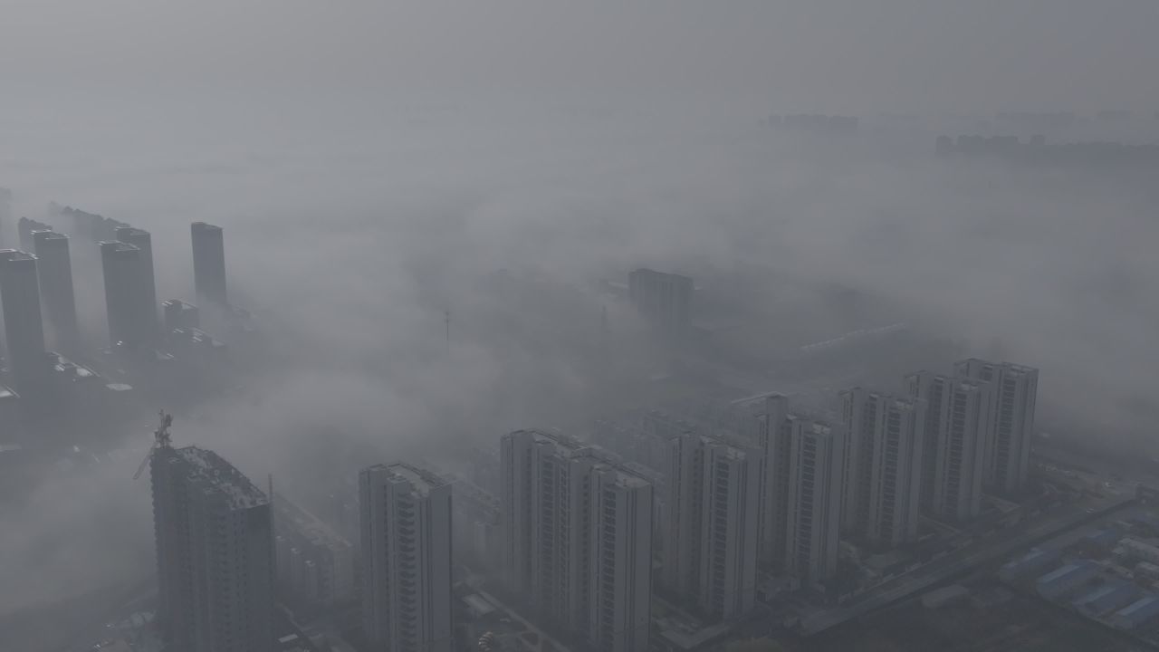 雾中城市