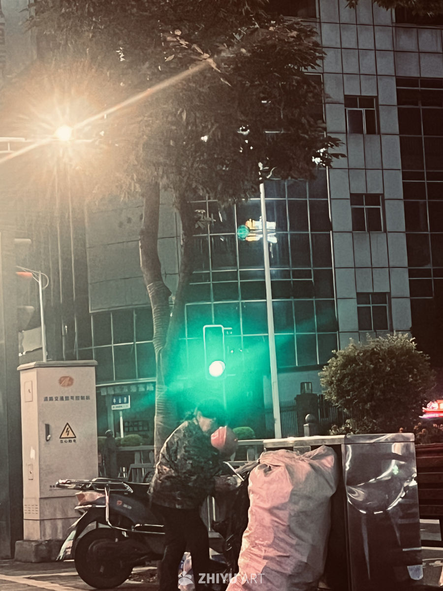 夜色中的城市角落