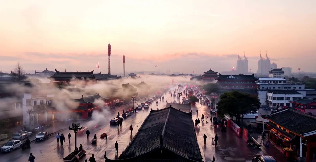 薄雾笼罩下的唐山：传统与现代交织