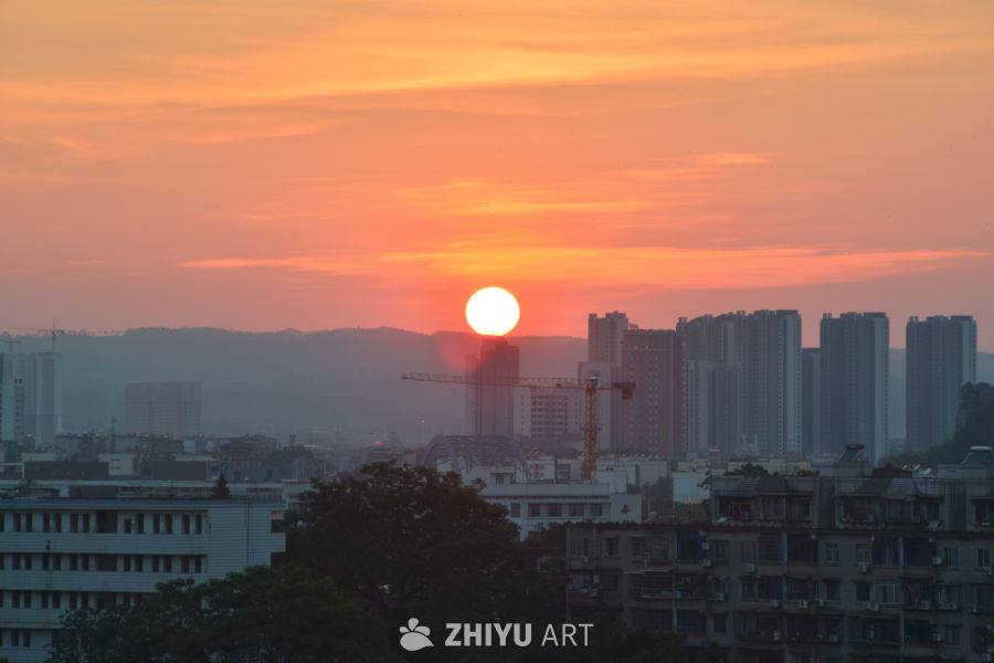城市日落的宁静时刻