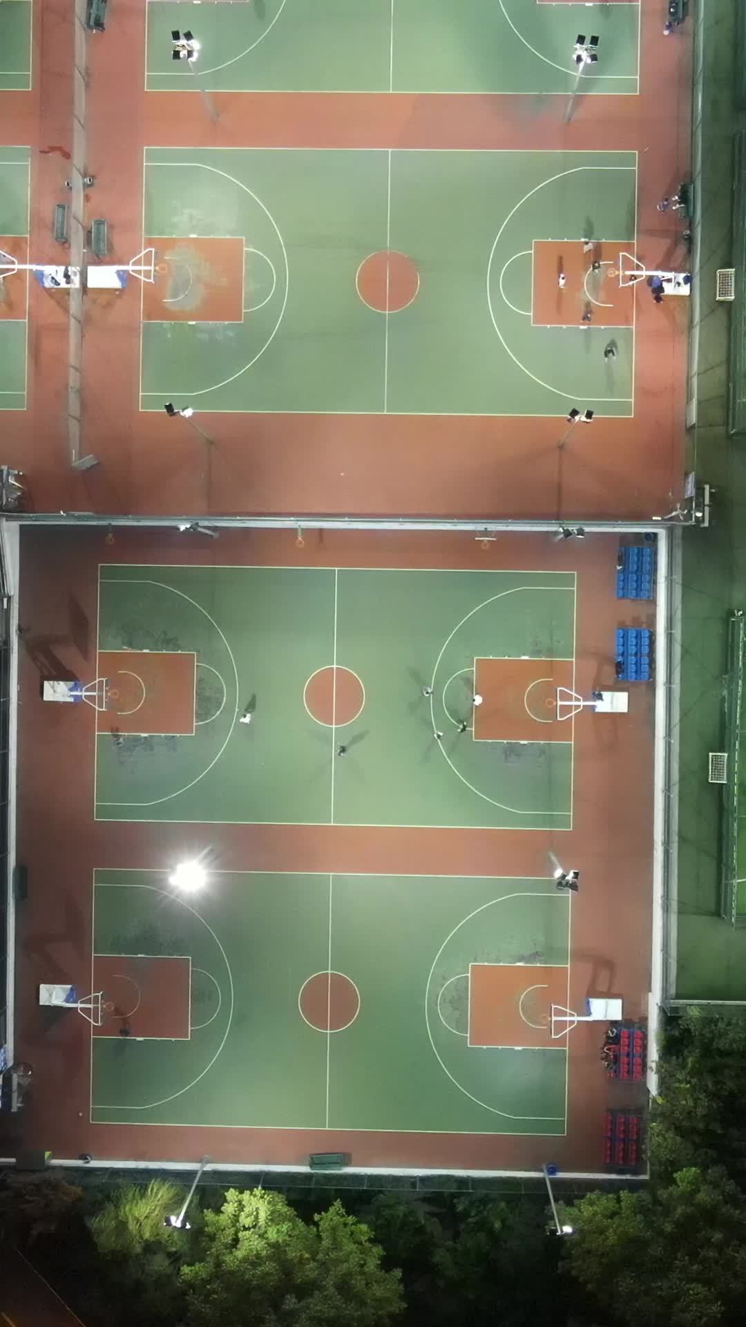 夜幕下的篮球热
