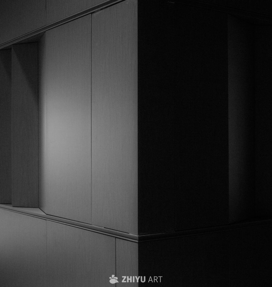 光影交错的极简空间