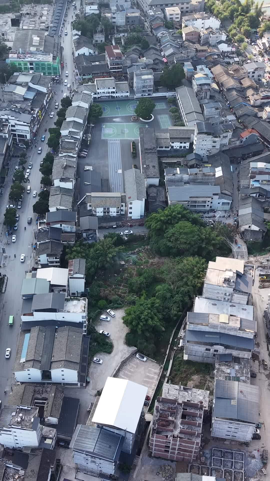 竖版航拍桂林兴坪古镇 (3)