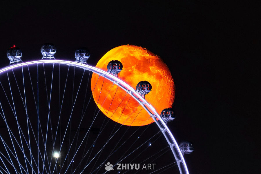 苏州摩天轮悬月 3