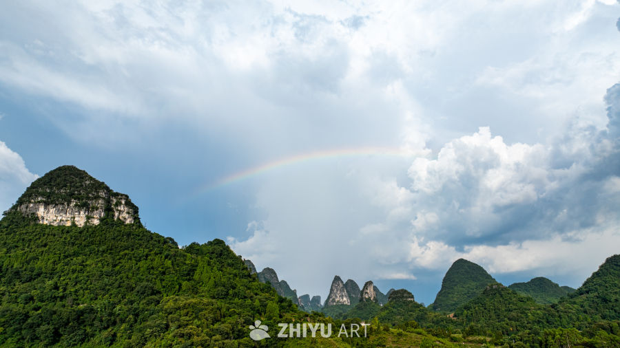 山间彩虹美景