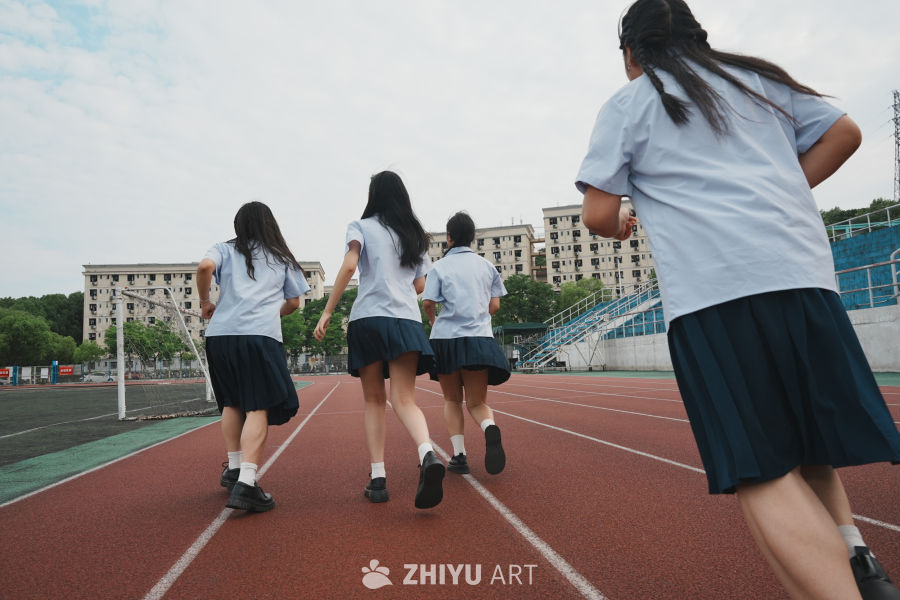 青春校园：奔跑的背影