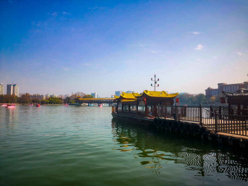 湖南长沙烈士公园年嘉湖风景摄影图