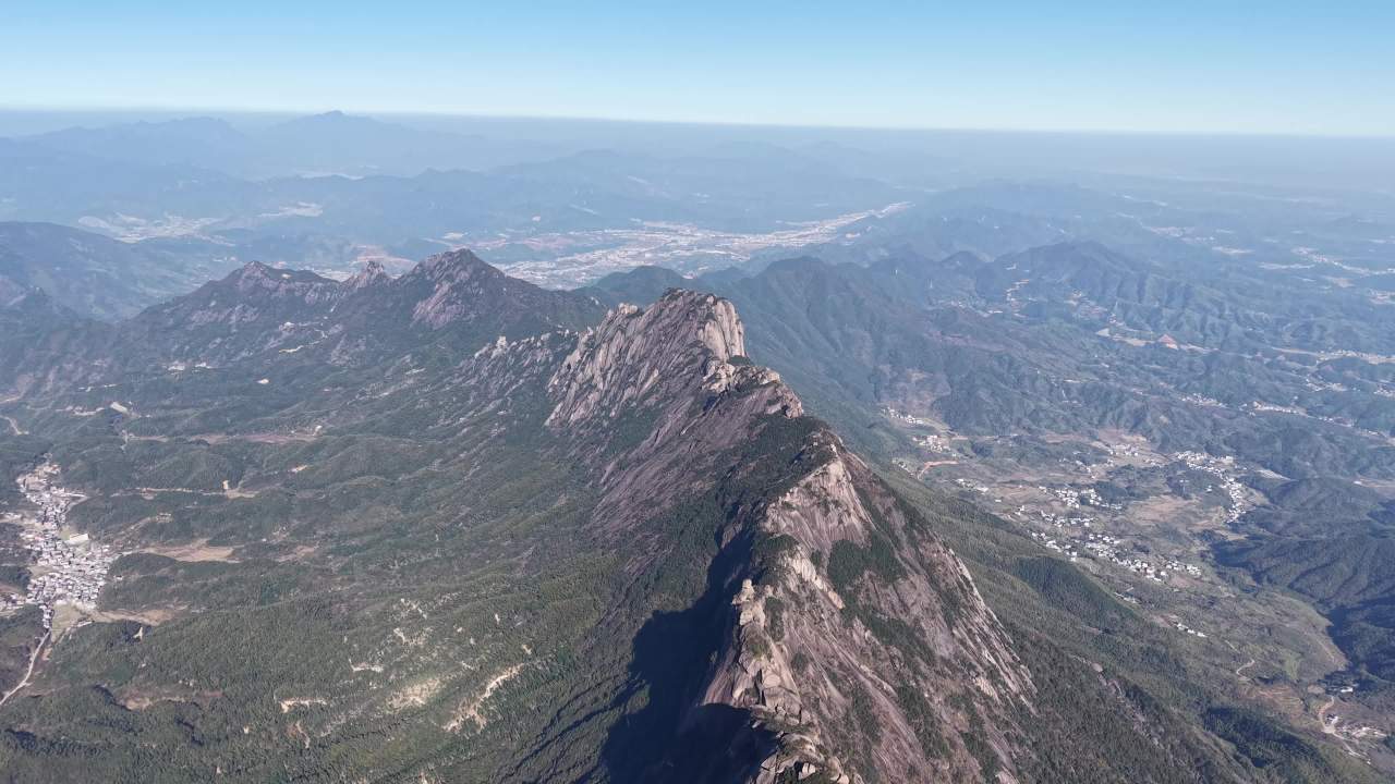 山巅俯瞰