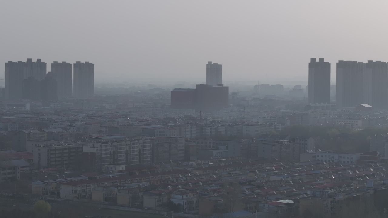 雾中城市