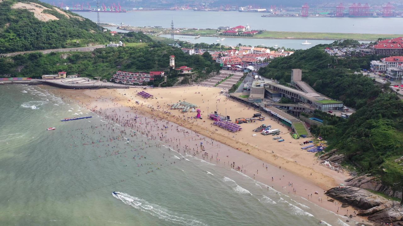 4K航拍江苏连云港连岛景区海水浴场