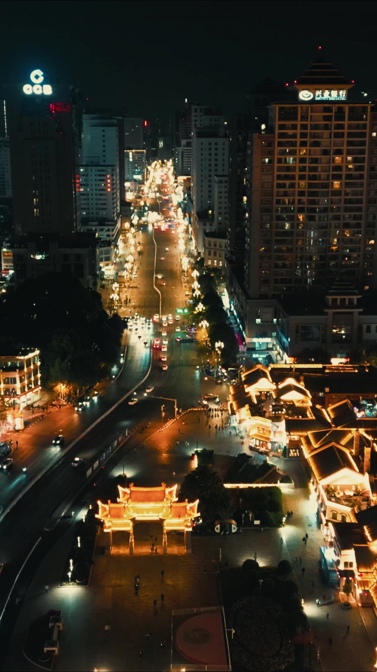 昆明碧马金鸡坊夜景竖屏航拍 