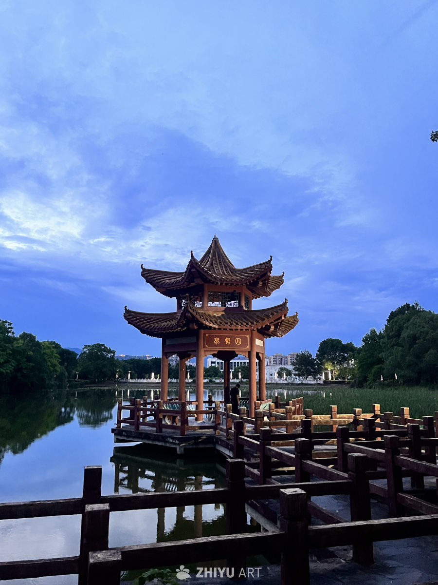 湖畔古亭夜色