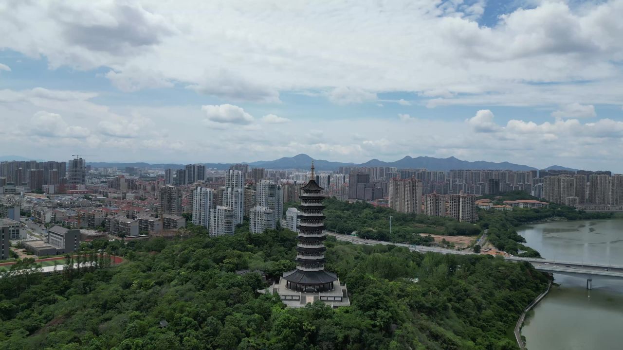 航拍江西赣州杨梅渡公园翠浪塔
