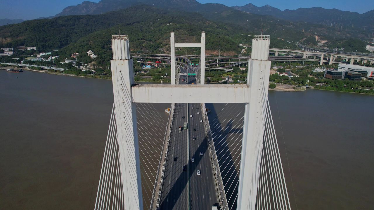 航拍福州魁浦大桥建筑风光 4