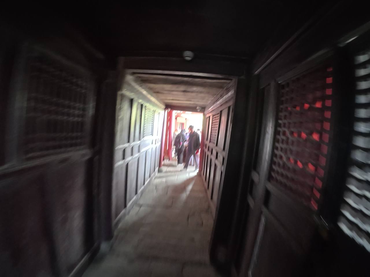 古寺游记：山间古道与自然美景