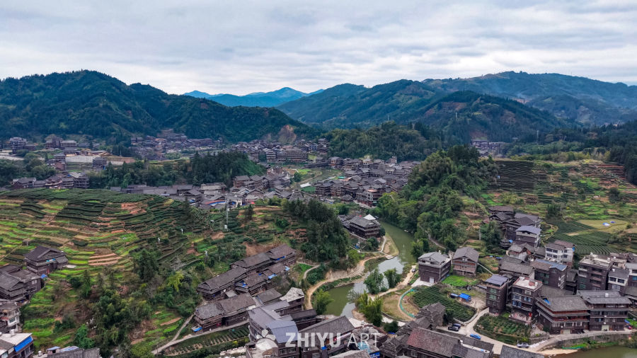 山水间的宁静村落