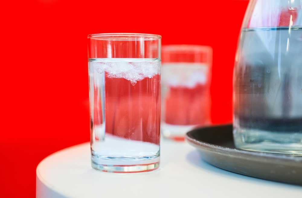 玻璃玻璃冷水红色