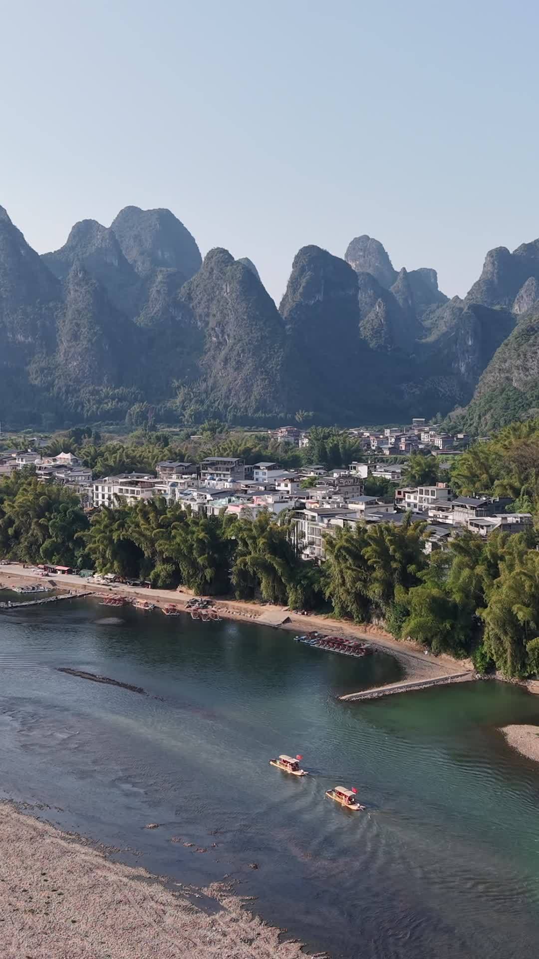 竖版航拍桂林阳朔兴坪漓江竹筏 (11)
