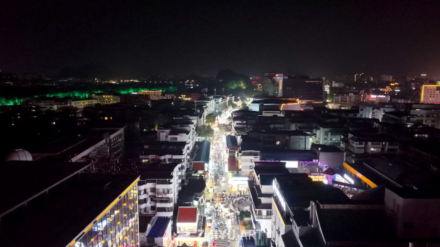 夜幕下的城市繁华