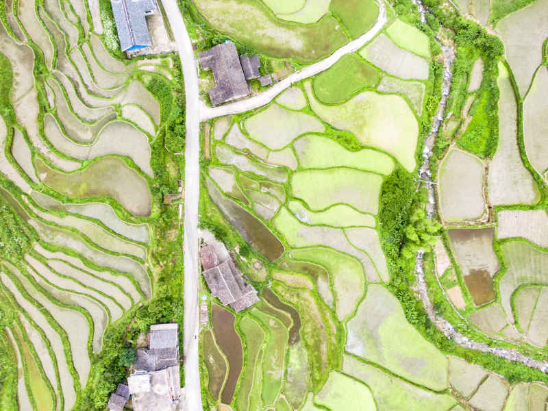  美丽乡村青山绿水航拍摄影图