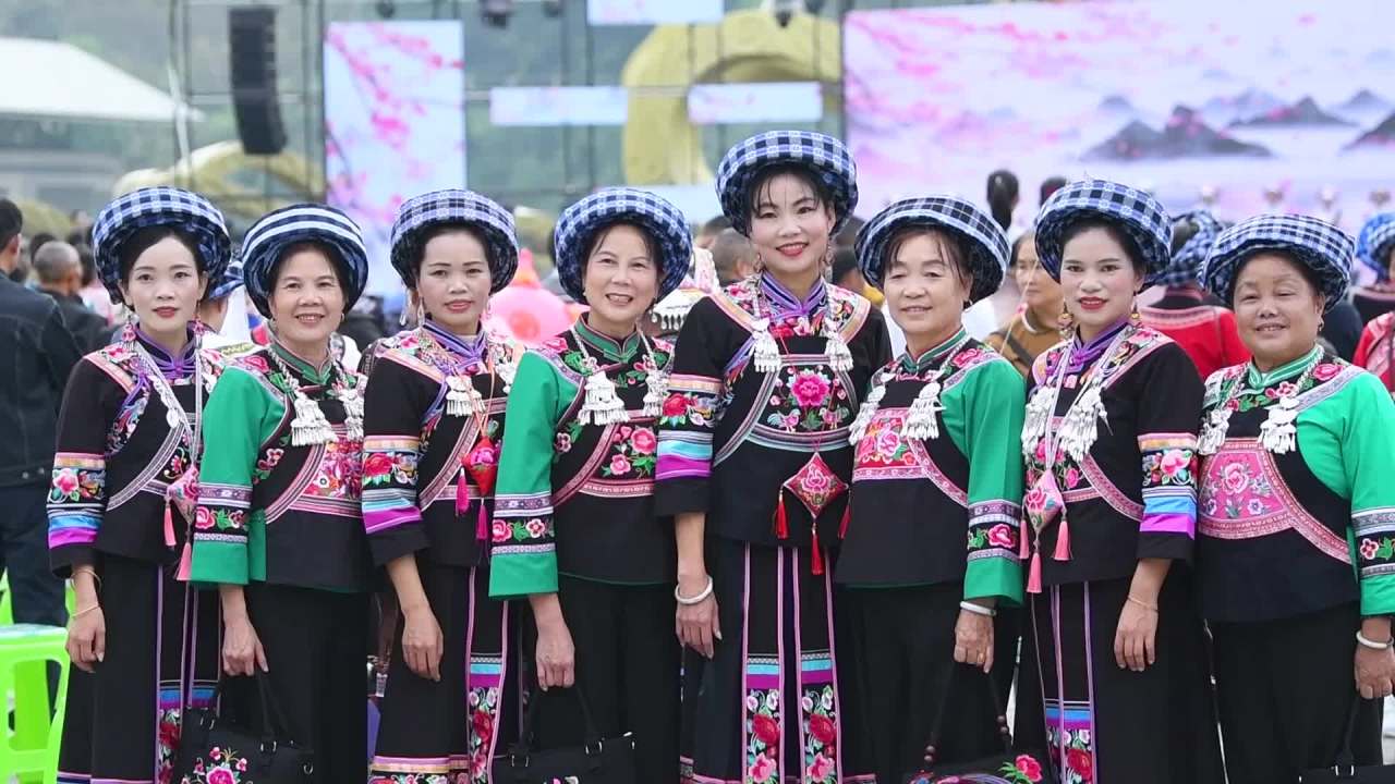 少数民族笑脸  微笑笑容  美好幸福生活