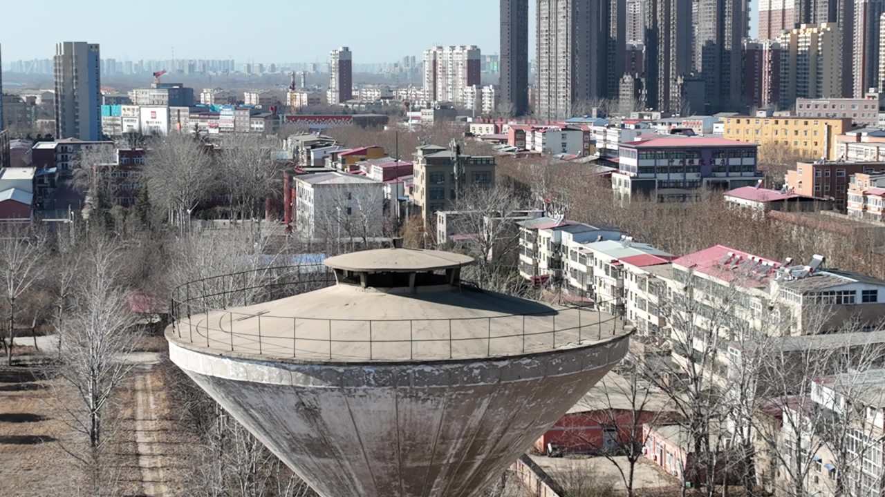 城市水塔与住宅区