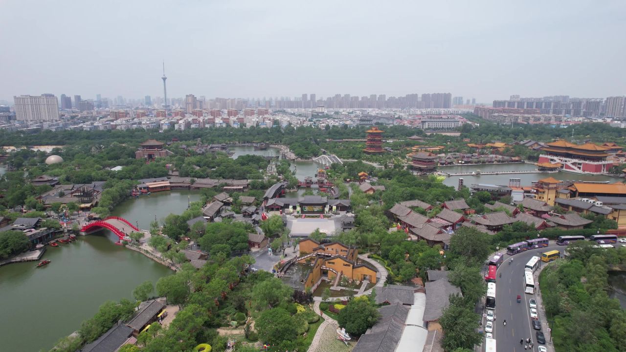 航拍河南开封清明上河园