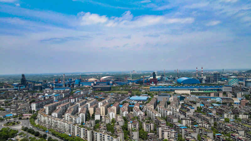 工业生产工厂烟囱炊烟航拍摄影图 