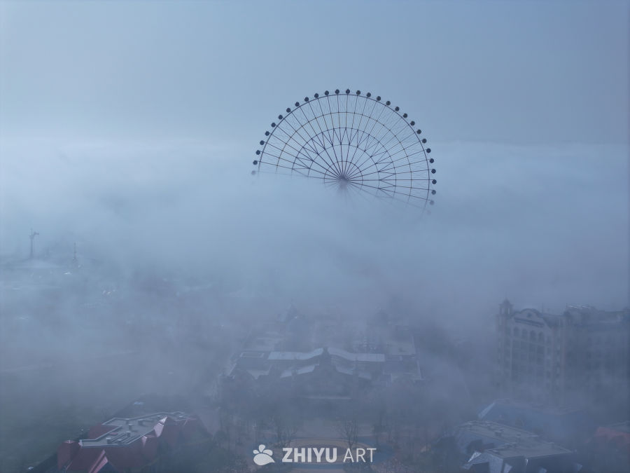 雾中摩天轮
