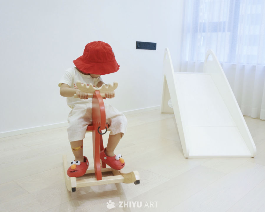 童趣时光：小骑士的快乐骑行