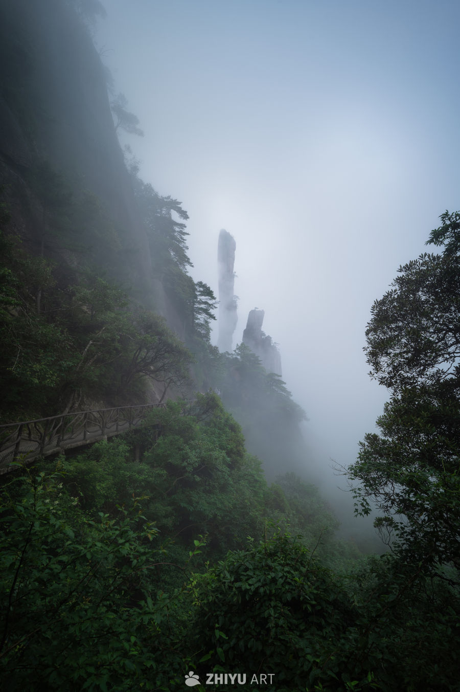 巨蟒出峰