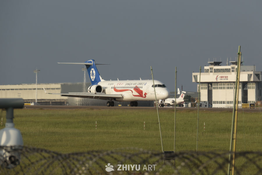 江西航空飞机准备起飞