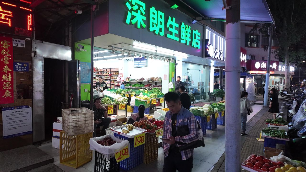 城中村的街景 7