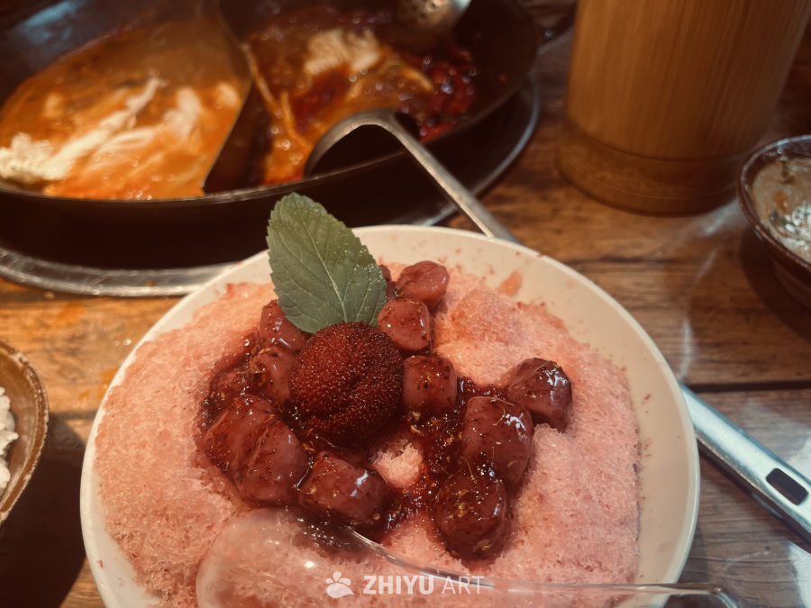 草莓冰沙配火锅