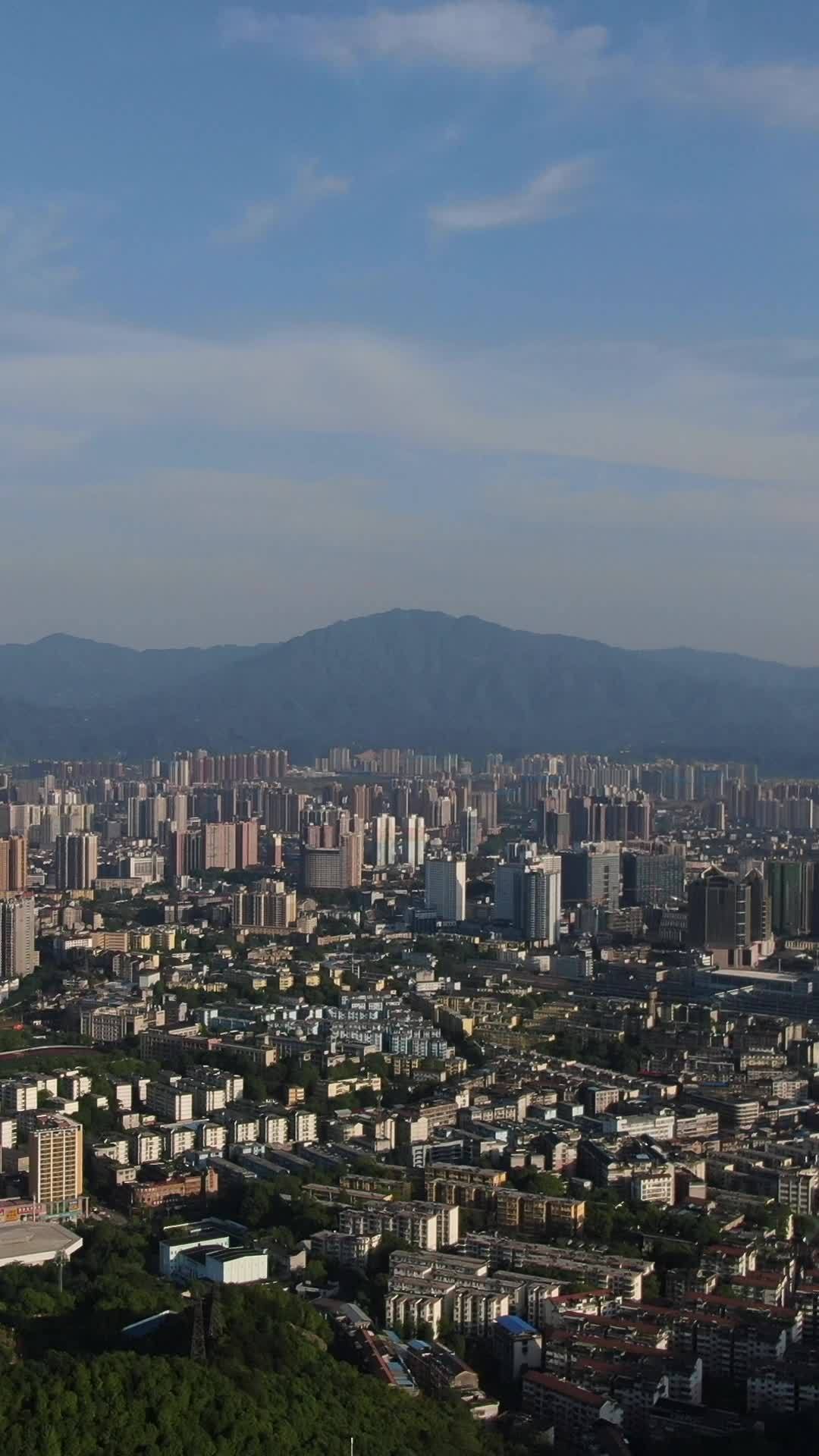 城市与山的和谐共存