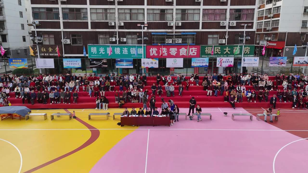 社区户外活动盛况