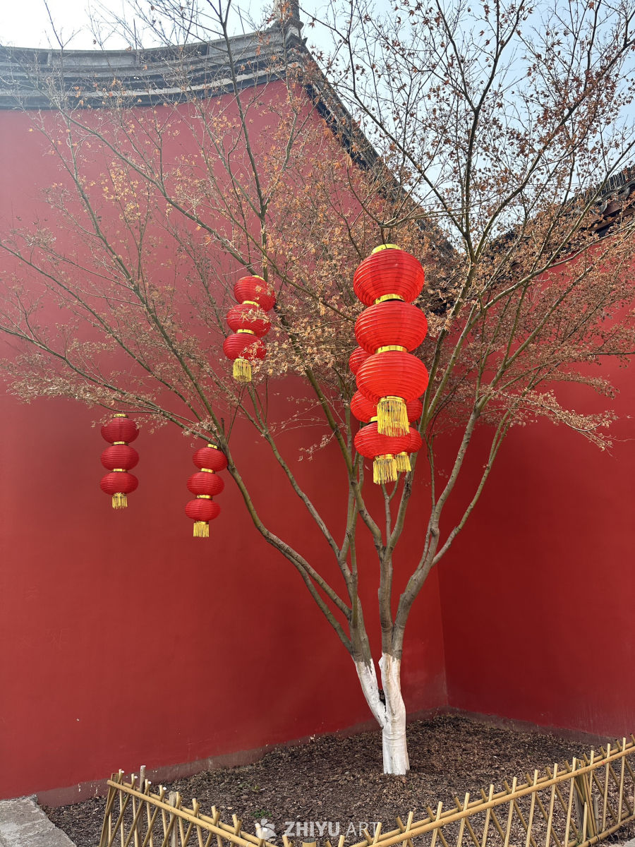 偏安一隅之红墙灯笼