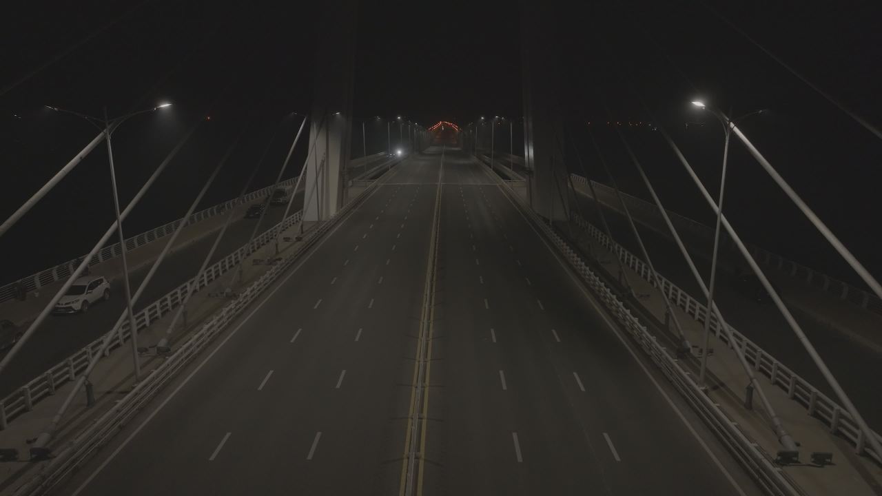 夜幕下的桥梁