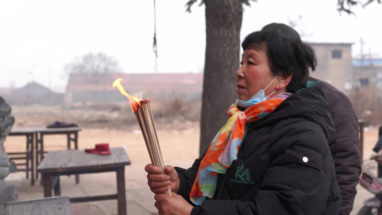 虔诚的祈祷仪式