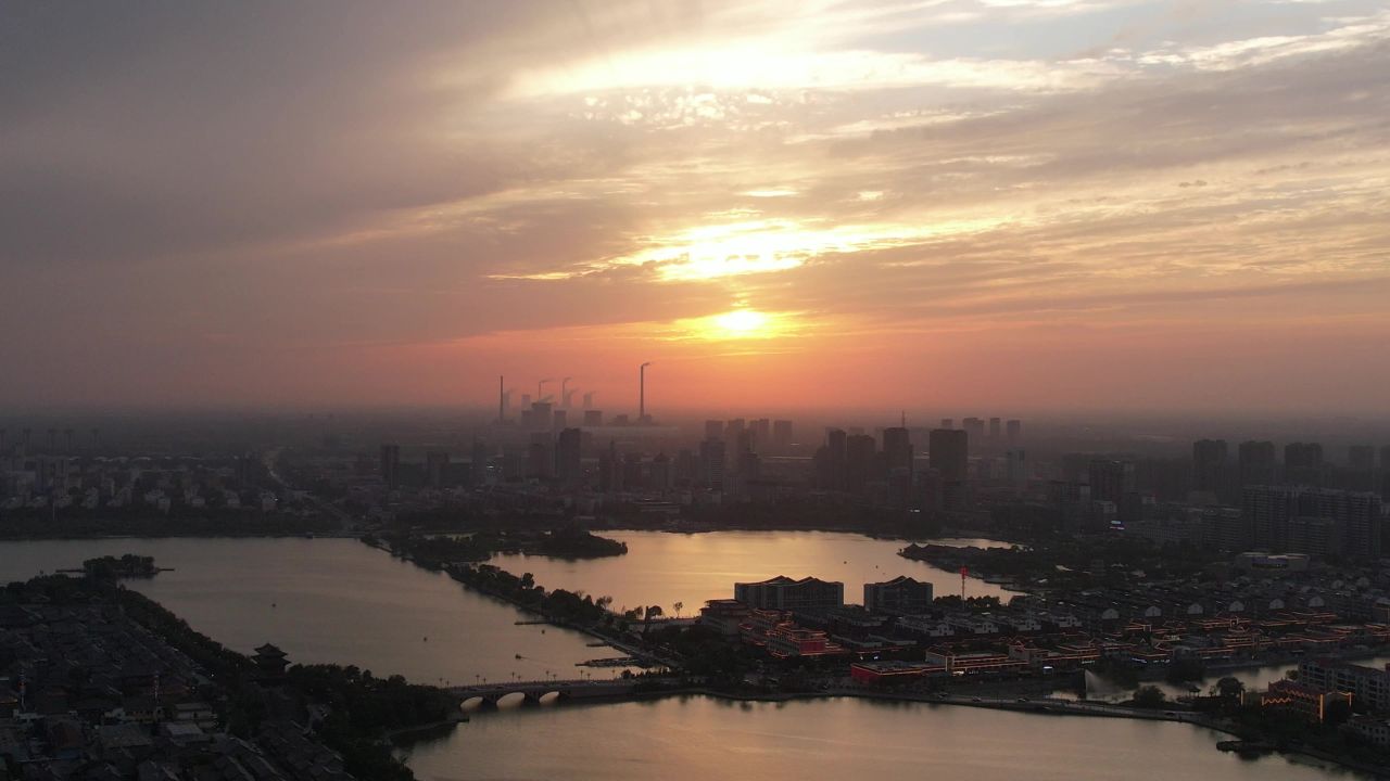 城市夕阳晚霞火烧云夜景降临山东聊城 