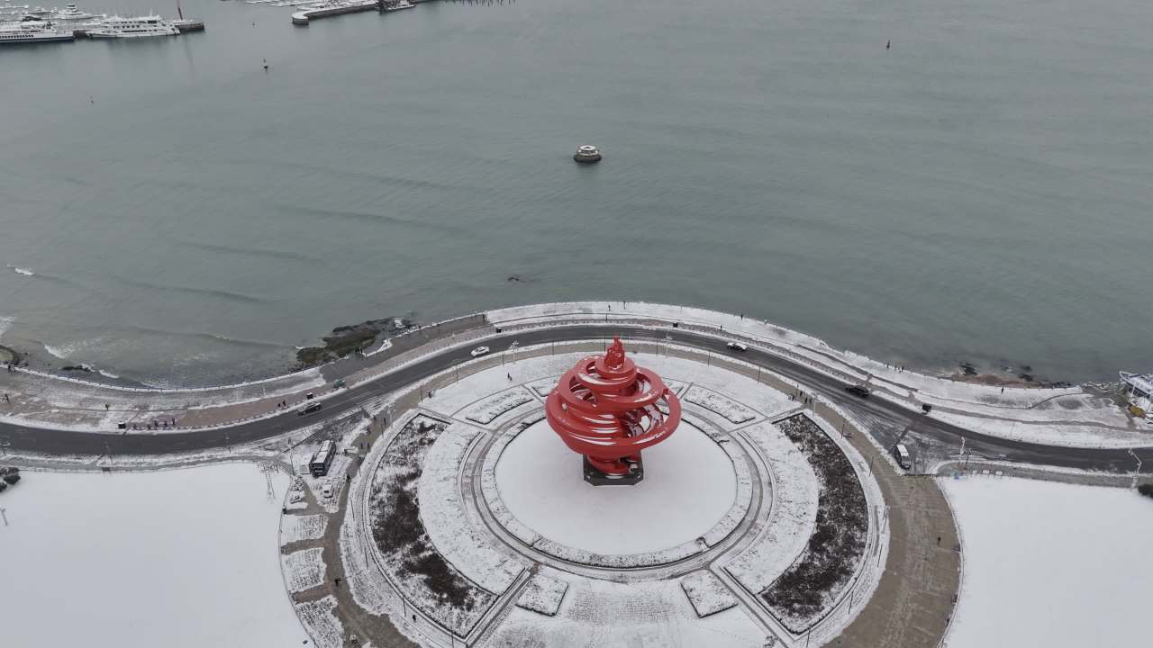 青岛五四广场情人坝海边城市雪景航拍 4