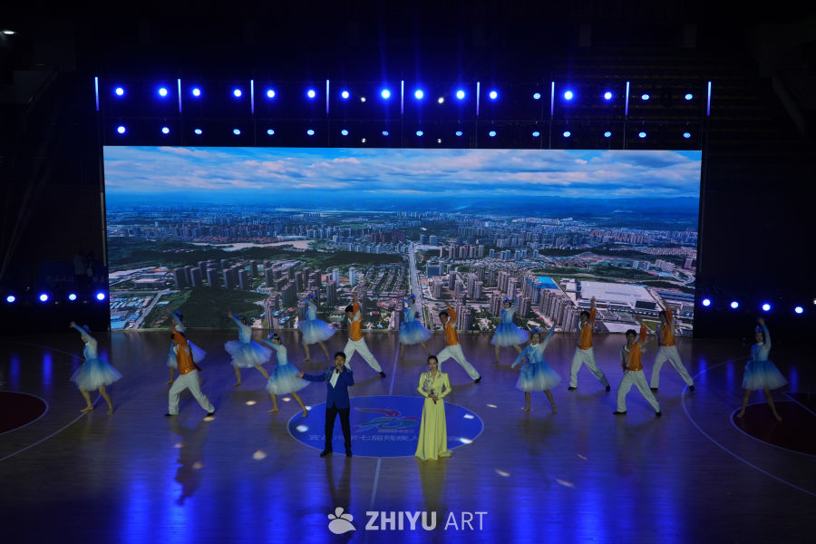 城市背景下的舞台舞蹈表演