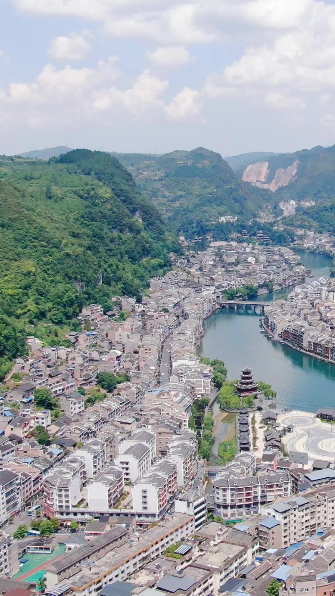  旅游景区贵州镇远古镇全景竖屏