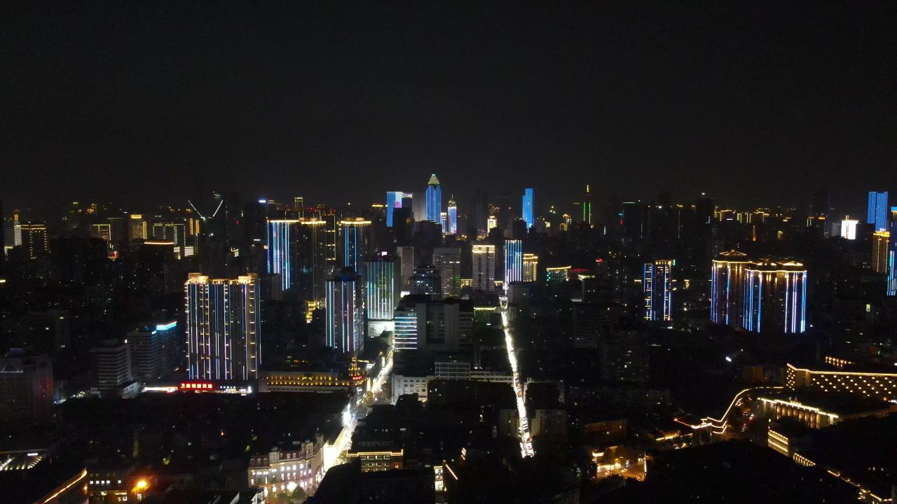 湖北武汉江汉路步行街夜景人流
