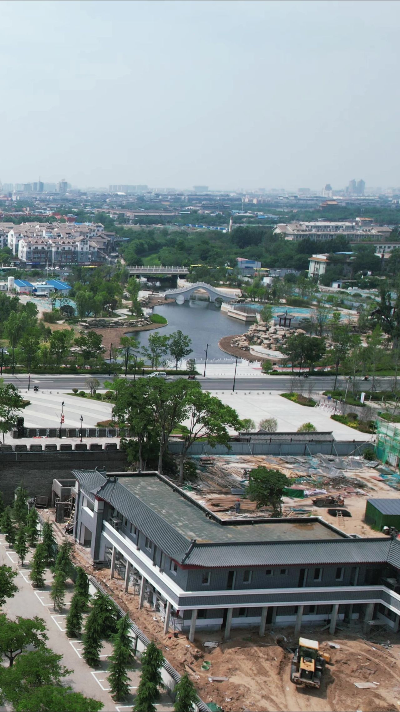 河南开封古城门竖屏航拍 
